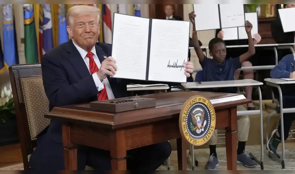 En la Casa Blanca, Donald Trump firmó una orden ejecutiva para desmantelar el Departamento de Educación de Estados Unidos. Foto: AP