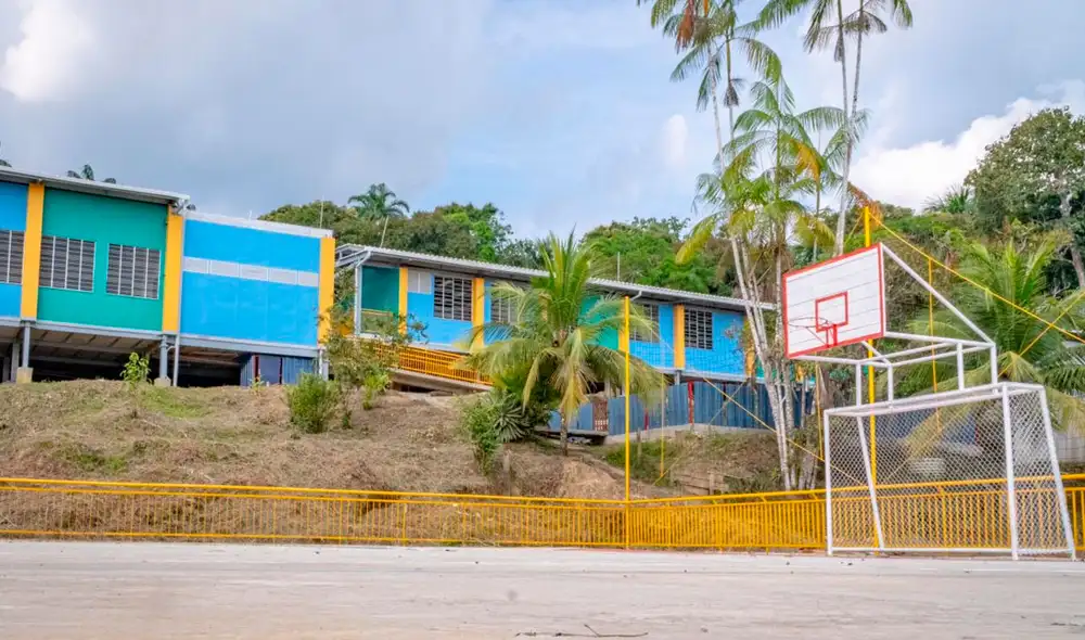 Los padres de familia piden a las autoridades del colegio se les brinde una oportunidad a sus hijos. Foto: difusión Los padres de familia piden a las autoridades del colegio se les brinde una oportunidad a sus hijos. Foto: difusión