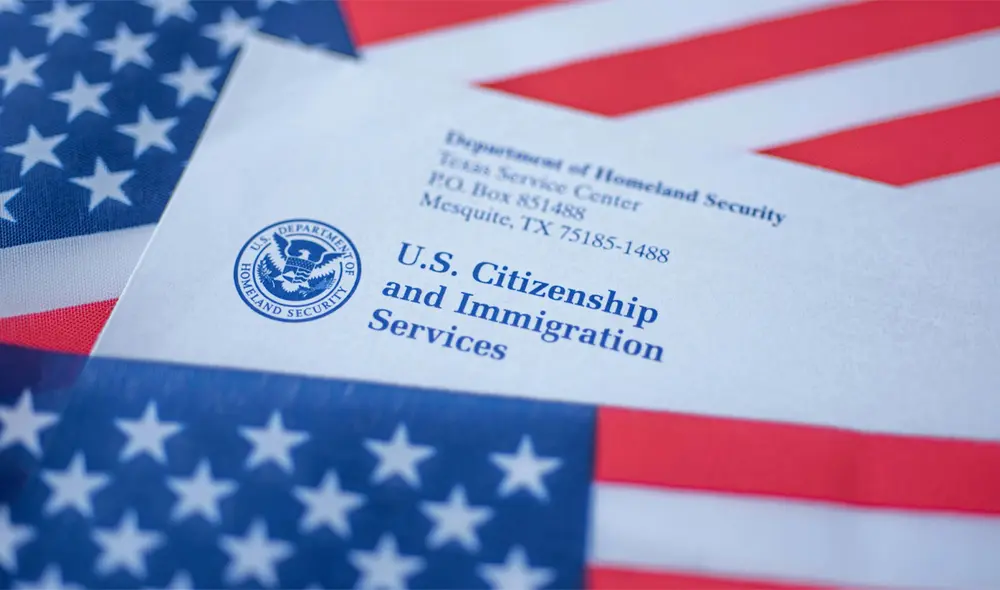 USCIS permite a los solicitantes verificar el estado de sus trámites de inmigración en línea mediante un sistema sencillo que utiliza el número de recibo. Foto: Telemundo