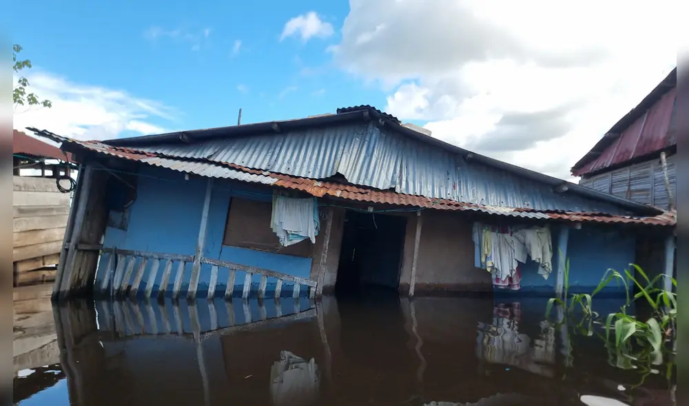 Iquitos: desborde de los ríos deja a familias sin viviendas y sin acceso a agua potable. Foto: Yazmín Araujo / URPI - LR Iquitos: desborde de los ríos deja a familias sin viviendas y sin acceso a agua potable. Foto: Yazmín Araujo / URPI - LR