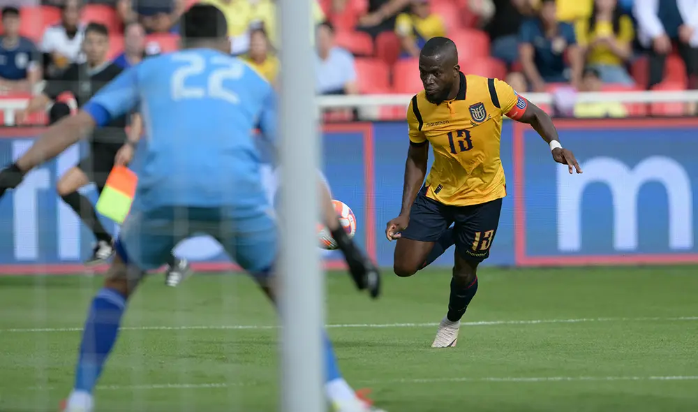 Enner Valencia le dio el triunfo a Ecuador con un gol en cada tiempo. Foto: AFP