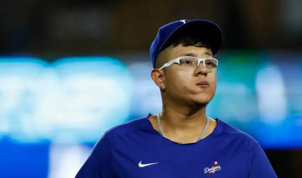 Julio Urías fue arrestado el 30 de septiembre de 2023 por violencia doméstica, lo que derivó en una investigación y suspensión por parte de la MLB. Foto: MundoDeportivo