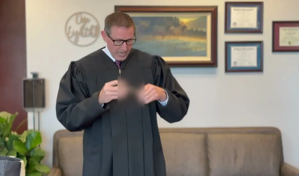 El juez Lawrence VanDyke fue nominado por el expresidente Donald Trump en 2019 para formar parte del Tribunal de Apelaciones del Noveno Circuito de Estados Unidos. Foto: Telemundo El juez Lawrence VanDyke fue nominado por el expresidente Donald Trump en 2019 para formar parte del Tribunal de Apelaciones del Noveno Circuito de Estados Unidos. Foto: Telemundo