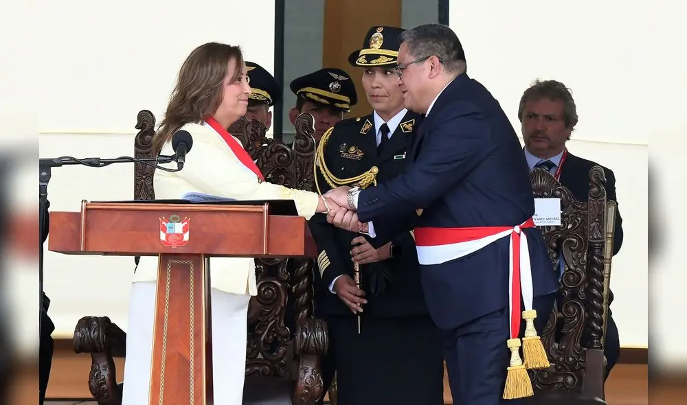 Con las manos vacías. Dina Boluarte deberá buscar el reemplazo de Juan José Santiváñez en el Ministerio del Interior.