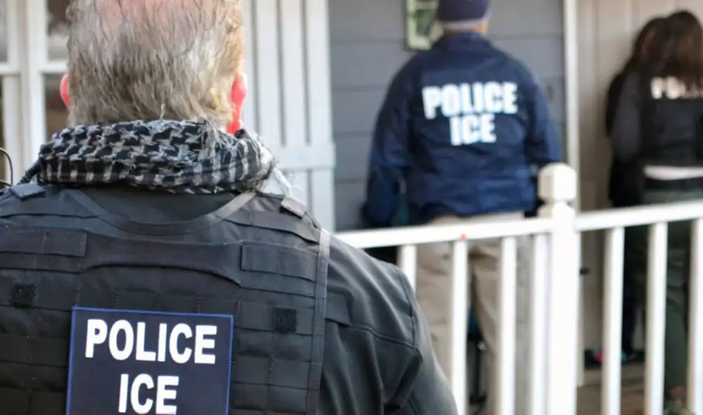 El Proyecto de Ley Senatorial 8 haría obligatorio que los sheriffs de condados con más de 100,000 residentes se asociaran con ICE. Foto: EFE.