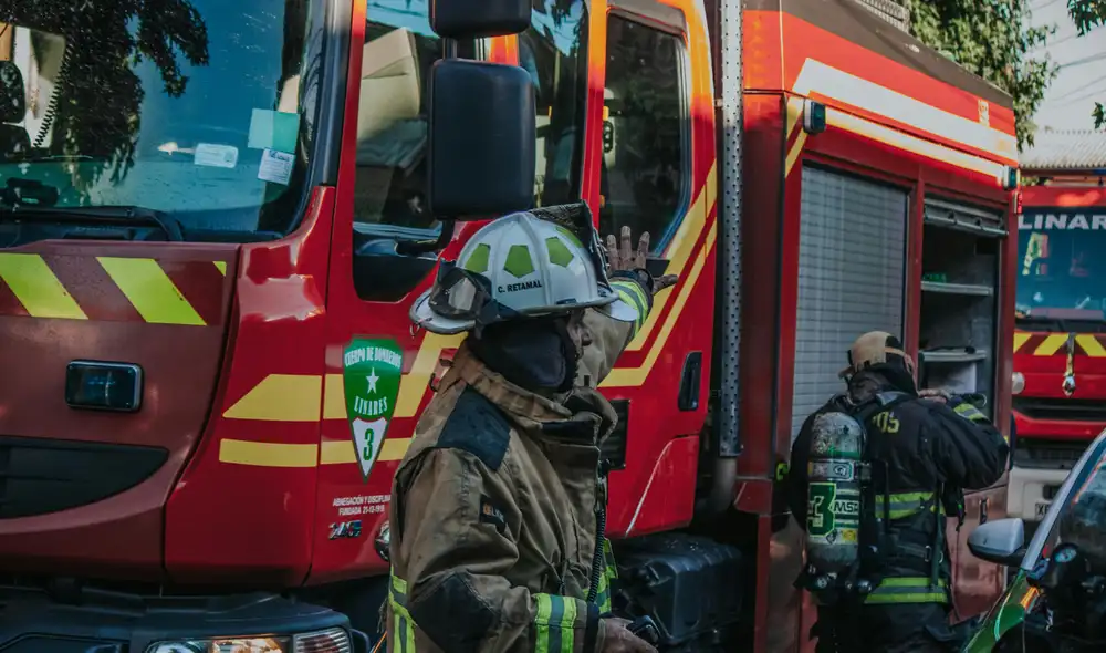 El RFPD enfrenta una crisis tras la renuncia de Steven Bennett y una demanda por represalias y pagos adeudados a empleados. Foto: composición LR