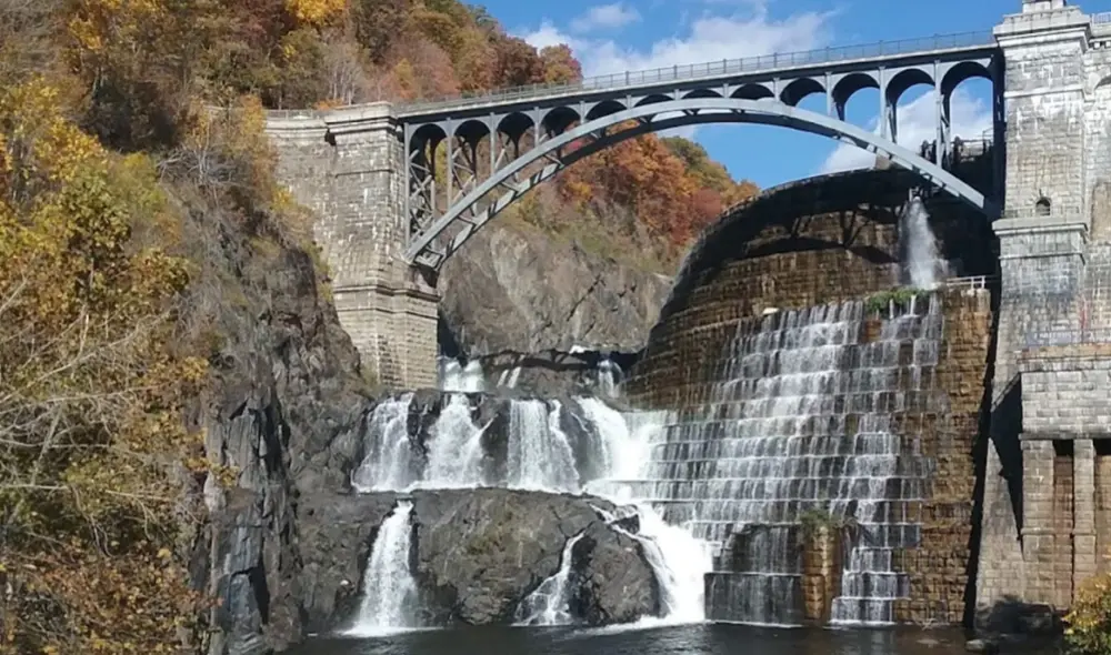 Un nuevo estudio indica que, si no se toman medidas, el sistema de agua Croton podría dejar de ser utilizado para el suministro en 2100. La salinidad también podría afectar el sabor del agua. Foto: iNoticias.cl
