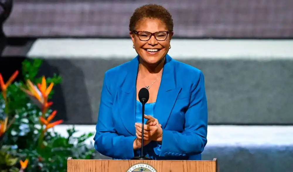 Karen Bass viajará acompañada de funcionarios de alto nivel de Los Ángeles, incluidos el director financiero de la ciudad y el presidente del Concejo Municipal. Foto: CNN
