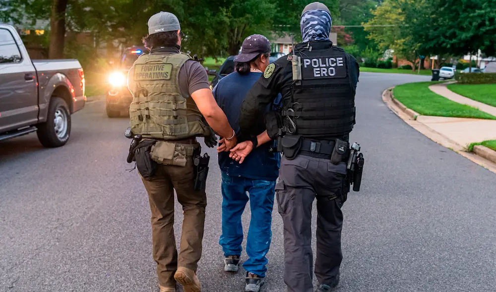 La nueva estrategia tomada por agentes del ICE también afecta a inmigrantes de Cuba. Foto: Barriozona.