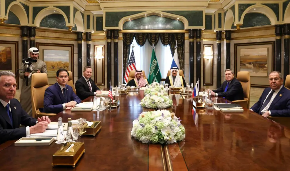 Anteriormente, delegaciones de Rusia y Estados Unidos se reunieron el 18 de febrero en Riad. Foto: AFP Anteriormente, delegaciones de Rusia y Estados Unidos se reunieron el 18 de febrero en Riad. Foto: AFP