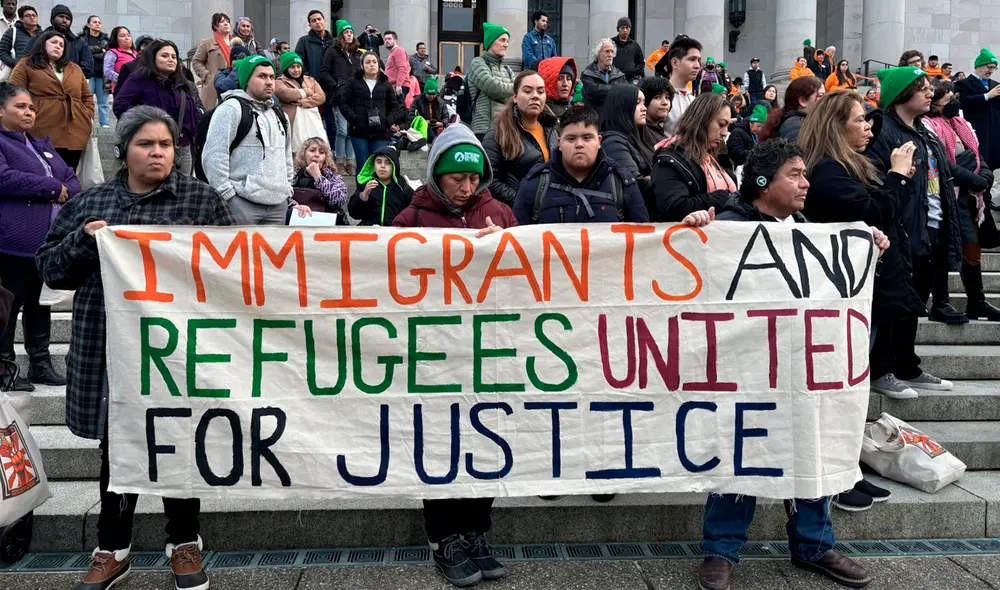 El senador Bob Hasegawa impulsa el SB 5103 para brindar revisión acelerada a inmigrantes en proceso de deportación. Foto: Washington State Standard El senador Bob Hasegawa impulsa el SB 5103 para brindar revisión acelerada a inmigrantes en proceso de deportación. Foto: Washington State Standard