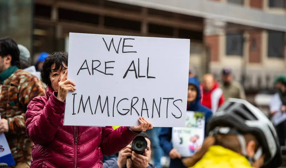 Cientos de inmigrantes protestan por las medidas de deportación implementadas por Trump. Foto: AFP Cientos de inmigrantes protestan por las medidas de deportación implementadas por Trump. Foto: AFP