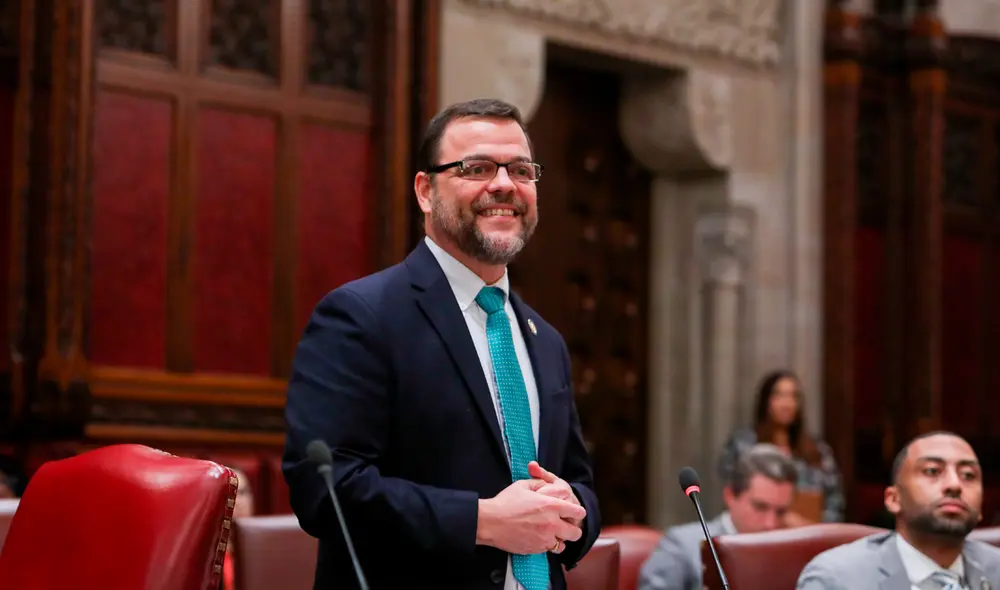 Luis R. Sepúlveda impulsa la Ley de Diversidad en la Educación para que los estudiantes se vean reflejados en sus maestros. Foto: CNN
