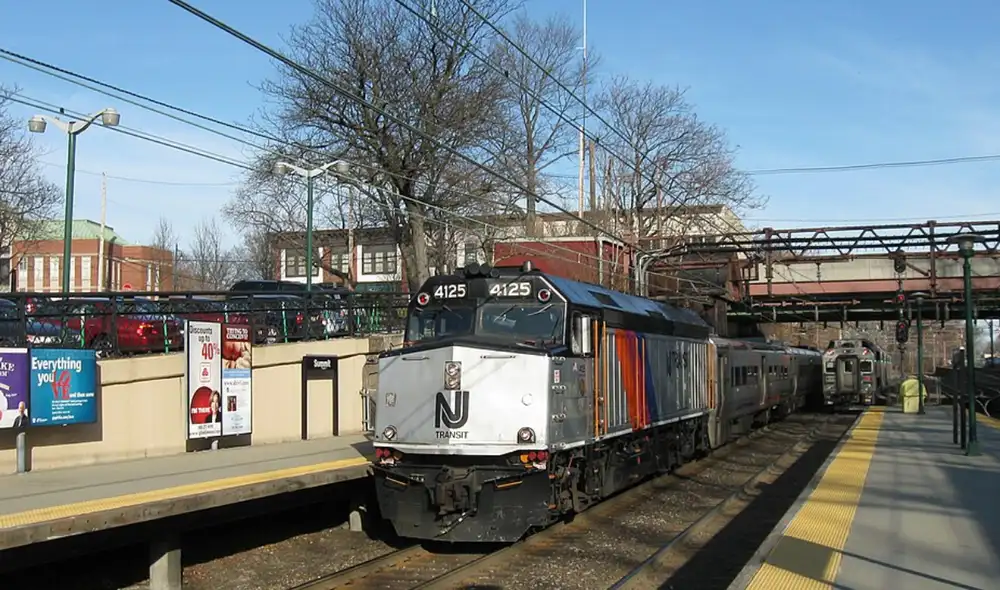 Las reparaciones persisten en la I-80 oeste, cerrada en la salida 34B debido a un socavón. NJDOT informa que el desvío se mantiene hasta nuevo aviso tras el incidente del miércoles en Wharton. Foto: Secret NYC Las reparaciones persisten en la I-80 oeste, cerrada en la salida 34B debido a un socavón. NJDOT informa que el desvío se mantiene hasta nuevo aviso tras el incidente del miércoles en Wharton. Foto: Secret NYC