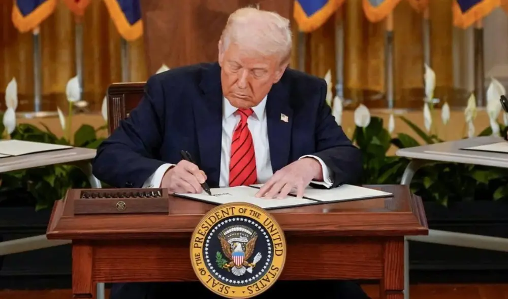 Esta nueva política de Trump, llamada "Preservando y Protegiendo la Integridad de las Elecciones Estadounidenses", impone requisitos documentales específicos a los votantes inmigrantes. Foto: EFE