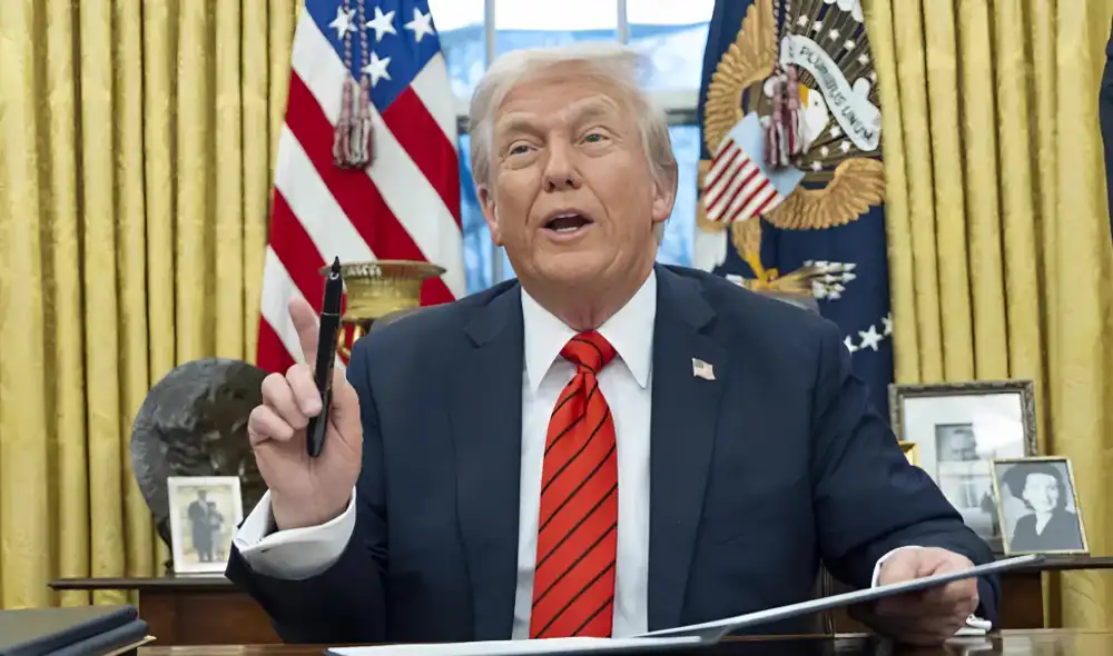 Filtración de planes militares de Trump a través de un chat de Signal expone vulnerabilidades en la seguridad nacional, revelando detalles clave sobre el ataque a los hutíes en Yemen. Foto: composición LR/20Minutos Filtración de planes militares de Trump a través de un chat de Signal expone vulnerabilidades en la seguridad nacional, revelando detalles clave sobre el ataque a los hutíes en Yemen. Foto: composición LR/20Minutos