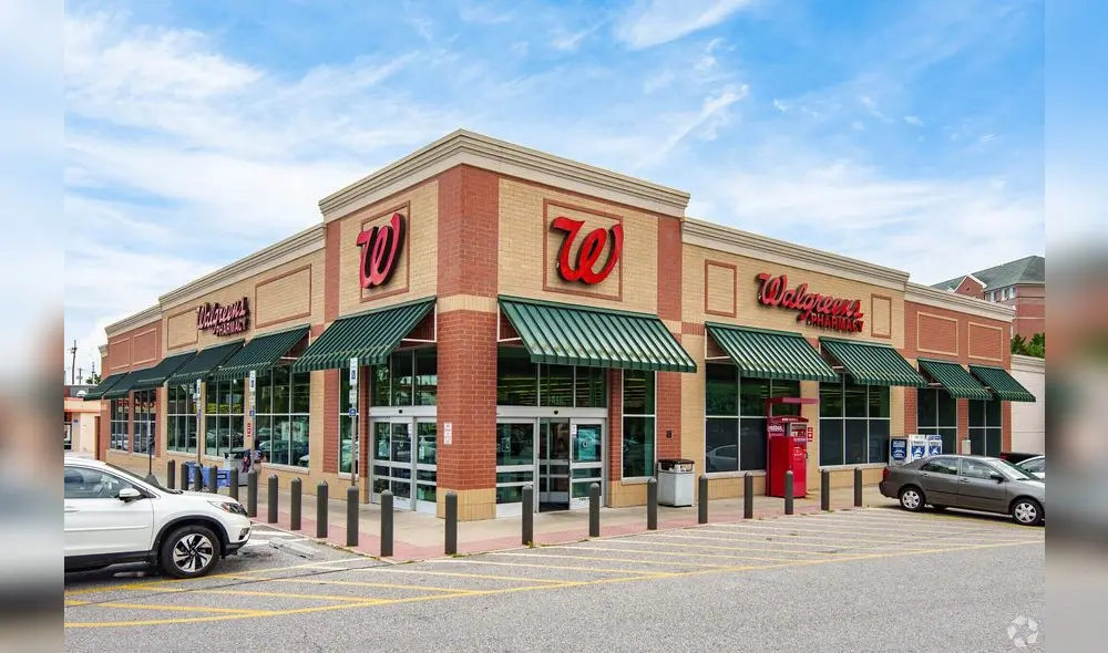 En 2020, Walgreens se asoció con VillageMD para abrir consultorios de atención primaria dentro de sus tiendas, expandiendo así sus servicios de salud. Foto: CoStar