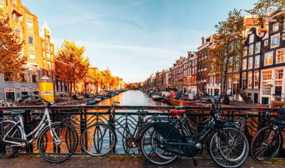 Aumento de bicicletas en la capital de Holanda para cuidar el medio ambiente. Foto: CNN Aumento de bicicletas en la capital de Holanda para cuidar el medio ambiente. Foto: CNN