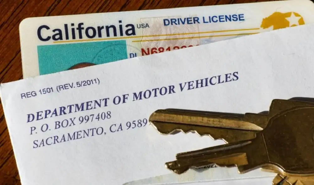 Las licencias de conducir en California que no cumplan con la Ley REAL ID dejarán de ser válidas a partir del 7 de mayo de 2025. Foto: TV Azteca