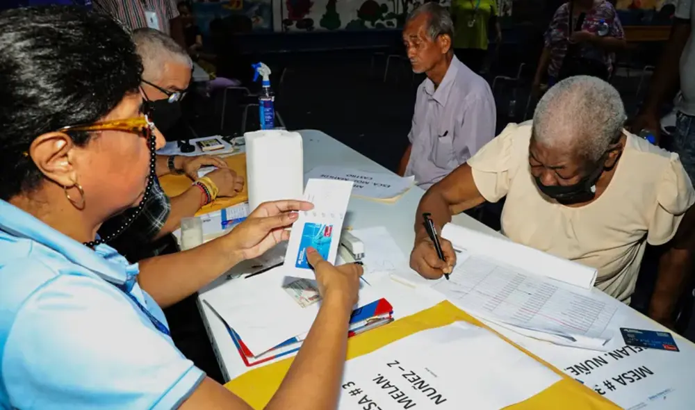 Actualizar las tarjetas Clave Social es crucial para seguir recibiendo los beneficios del IFARHU sin contratiempos. Se recomienda consultar el cronograma oficial del instituto para más información. Foto: composición LR/Telemetro