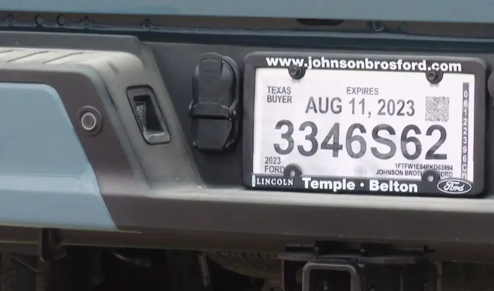 Entre los cambios destacan la vinculación de placas al propietario, la transferencia simplificada online y la unificación de registros. También se prevé una reducción del 70% en el tiempo de tramitación. Foto: Youtube KCENTV.