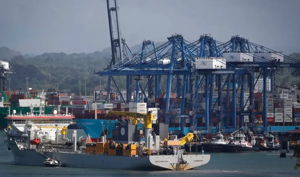 El conflicto por la venta de los puertos panameños de Balboa y Cristóbal a BlackRock genera tensión internacional. Pekín interviene en un acuerdo valorado en 19.000 millones de dólares. Foto: EFE