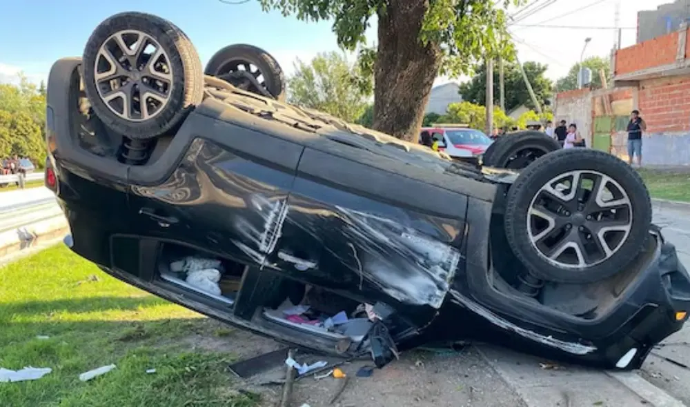 El incidente, ocurrido durante una persecución policial, dejó a la madre de la menor en estado grave tras ser operada. La comunidad de Pablo Nogués exige justicia y mayor seguridad ante la creciente violencia delictiva en la zona. Foto: Captura