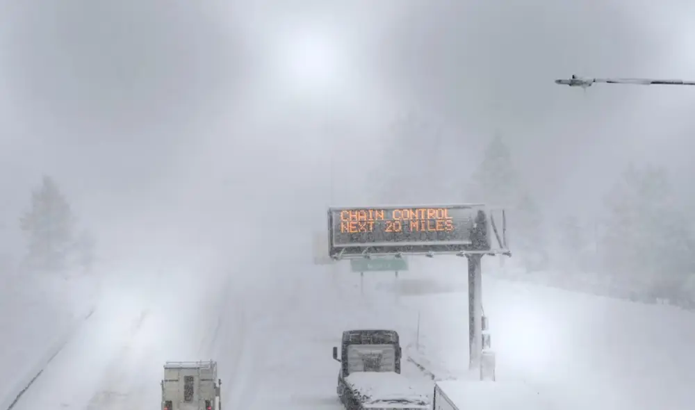 Durante el invierno de 2023-2024, las tormentas en California dejaron más de 20 pulgadas de lluvia en el norte, causando inundaciones y acumulación de nieve. Foto: Voz de America