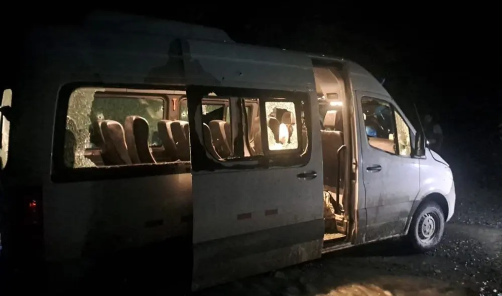 La Gran Alianza’ mostró atacó una minivan en la que murieron dos personas y otras diez resultaron heridas. Foto: LR