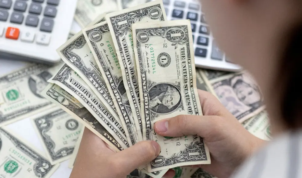 Según la Ley de Normas Justas de Trabajo (FLSA), los empleadores no deben pagar horas extra a los empleados que ganan más de US$684 semanales. Foto: Diario AS