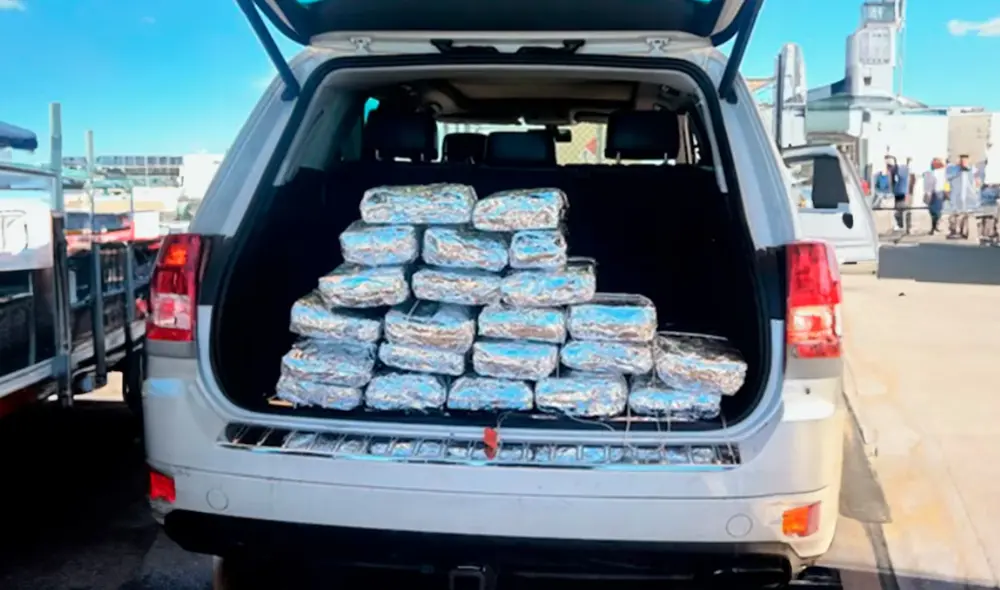 El conductor, un ciudadano estadounidense, fue arrestado y tanto él como la metanfetamina fueron entregados a la DEA para el proceso judicial. Foto: Infobae