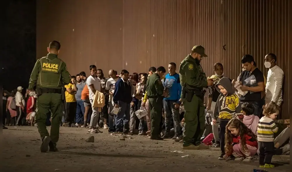 Miles de niños inmigrantes en Texas no podrían tener un tutor legal en Estados Unidos por medida de Donald Trump. Foto: Composición LR/Rolling Stone