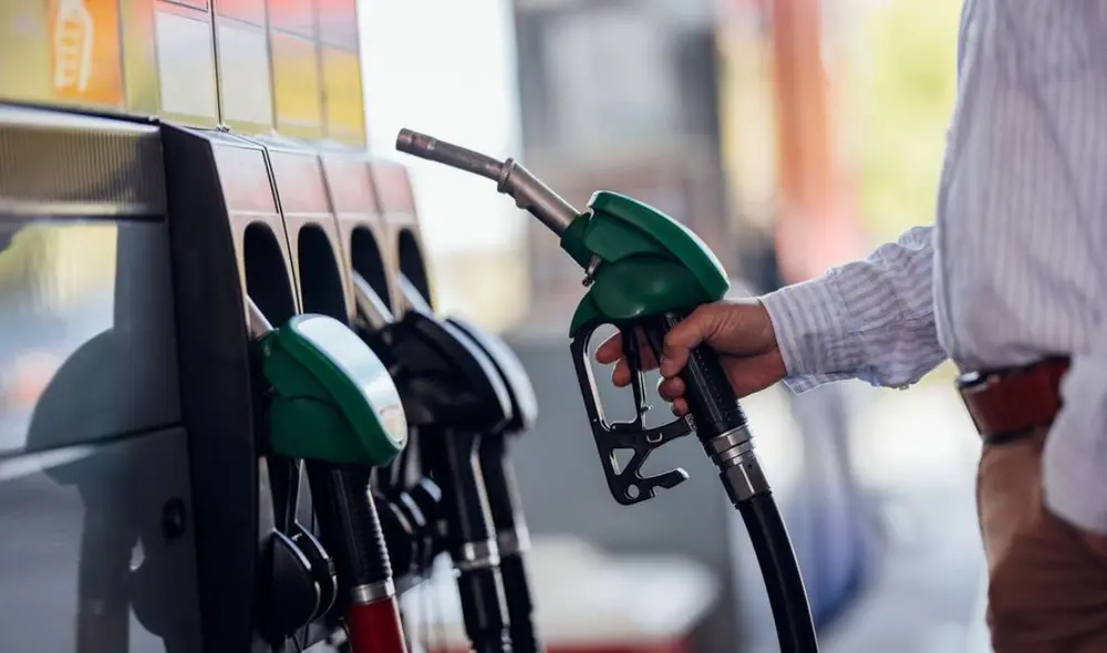Descubre cuánto cuesta llenar el tanque y cómo afecta a los conductores de la región. Foto: Yahoo Noticias.