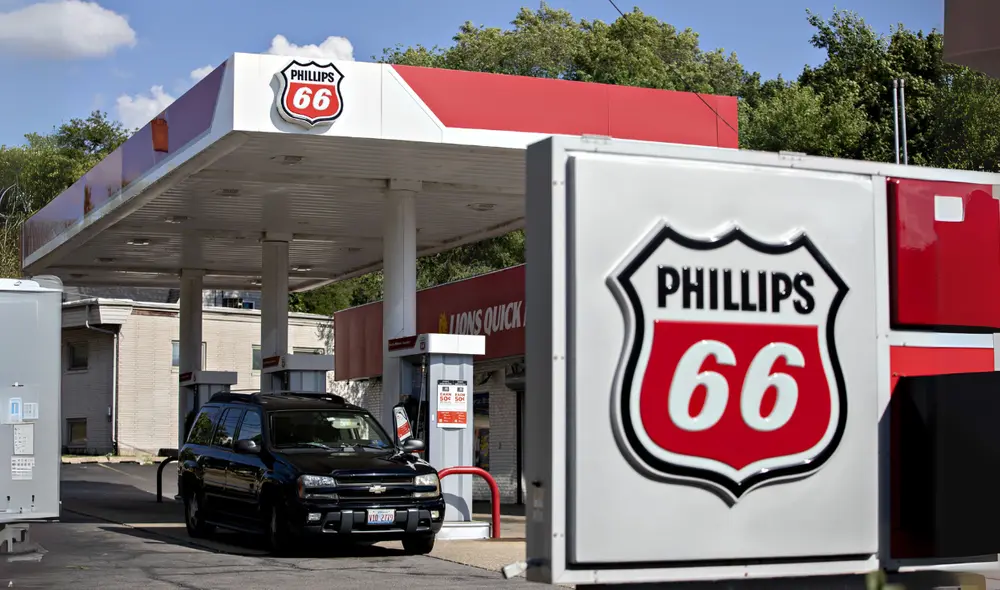 El cierre de Phillips 66 en Los Ángeles podría aumentar los precios de la gasolina en 2025.da y Arizona a partir de octubre de 2025. Foto: composición LR/NBC
