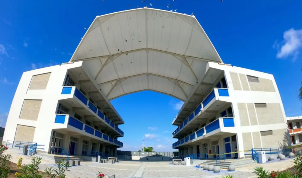 El Gobierno adjudicó dos proyectos de inversión en infraestructura educativa a la Compañía Minera Antamina. Foto: composición LR/Andina