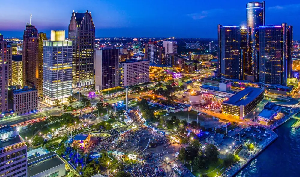 Detroit se ha convertido en una ciudad accesible para familias, donde es posible vivir cómodamente con un salario de 65,000 dólares anuales. Detroit se ha convertido en una ciudad accesible para familias, donde es posible vivir cómodamente con un salario de 65,000 dólares anuales.