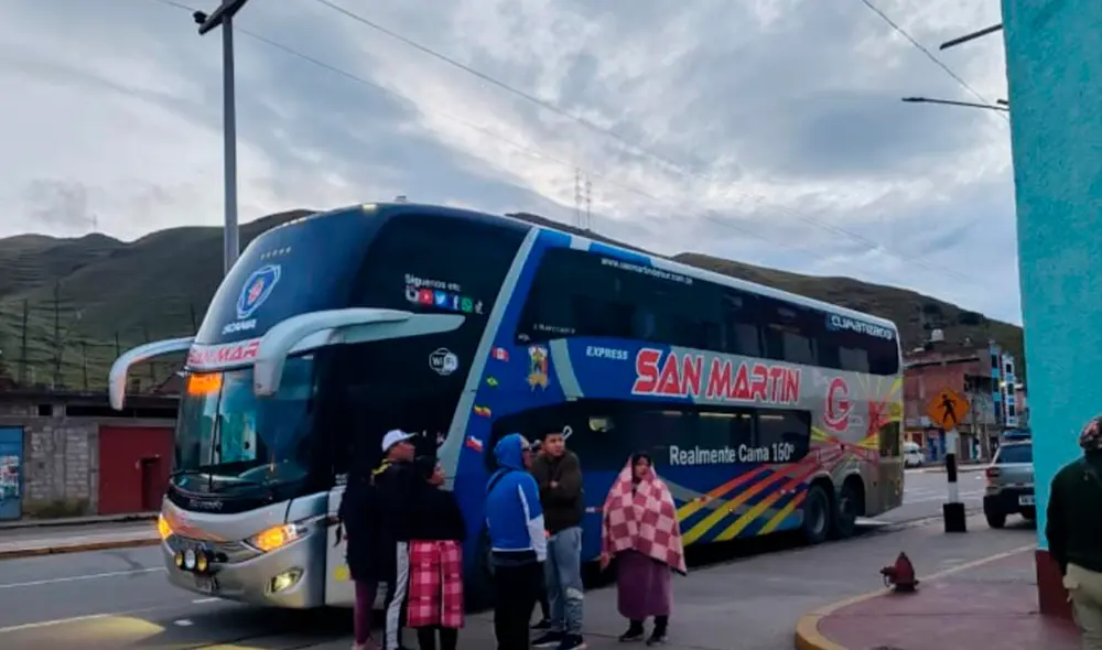Bus fue abordado en medio de la carretera. Créditos: cortesía.
