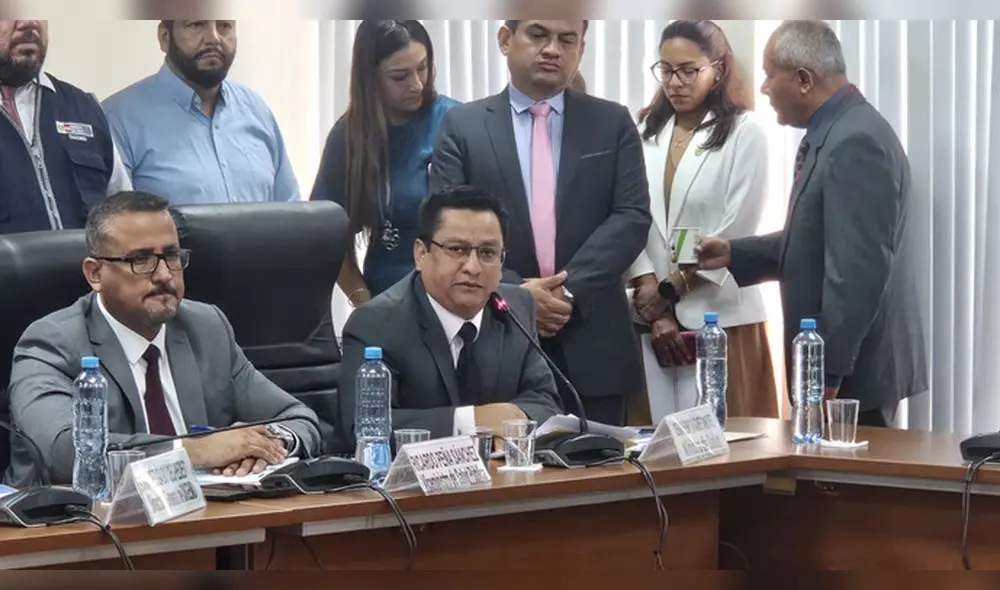 Ministro de Salud despidió públicamente a la nueva jefa de Digemid. Foto: La República Ministro de Salud despidió públicamente a la nueva jefa de Digemid. Foto: La República