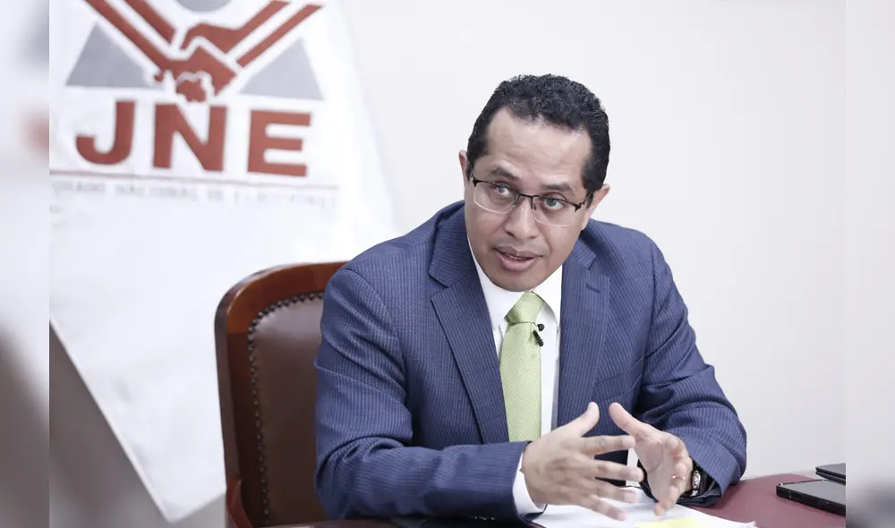 Roberto Burneo, presidente del JNE, en la mira. No tiene ni medio año en el cargo y el Congreso busca recortarle el mandato. Foto: Marco Cotrina / LR Roberto Burneo, presidente del JNE, en la mira. No tiene ni medio año en el cargo y el Congreso busca recortarle el mandato. Foto: Marco Cotrina / LR