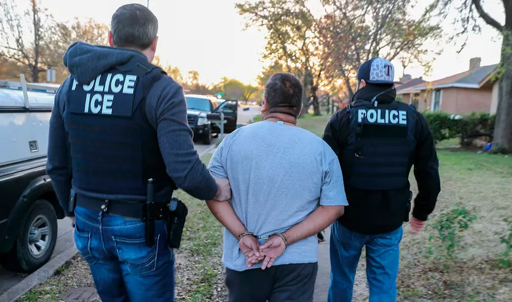 Una ciudad de Florida se convierte en la primera en EE. UU. al aprobar la Ordenanza 2025-147, que criminaliza el ingreso de inmigrantes sin autorización legal. Foto: El País Una ciudad de Florida se convierte en la primera en EE. UU. al aprobar la Ordenanza 2025-147, que criminaliza el ingreso de inmigrantes sin autorización legal. Foto: El País