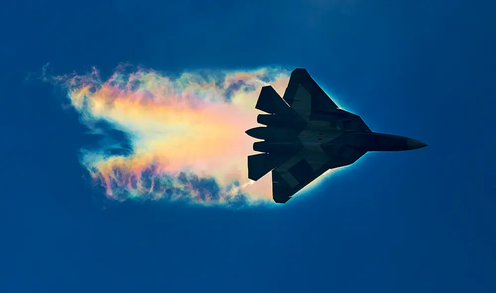 El Su-57 es reconocido como el único caza de quinta generación, fuera de Estados Unidos, con capacidad para operar en escenarios con sofisticados sistemas de defensa aérea. Foto: Wikimedia Commons/Rulexip.