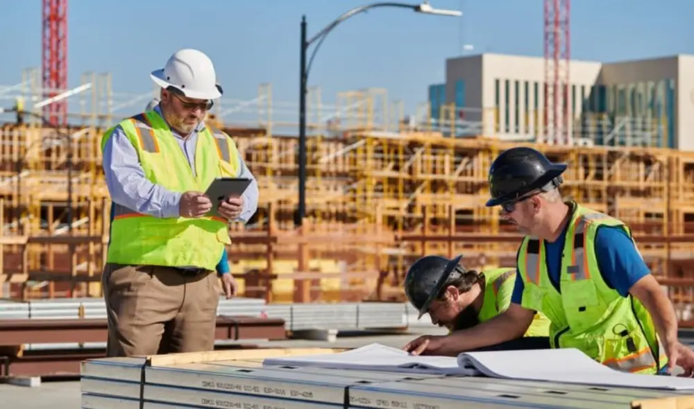 Un informe de RAND revela que construir viviendas en California es significativamente más caro que en Texas debido a estrictas regulaciones, altos costos de desarrollo y largos plazos de aprobación.