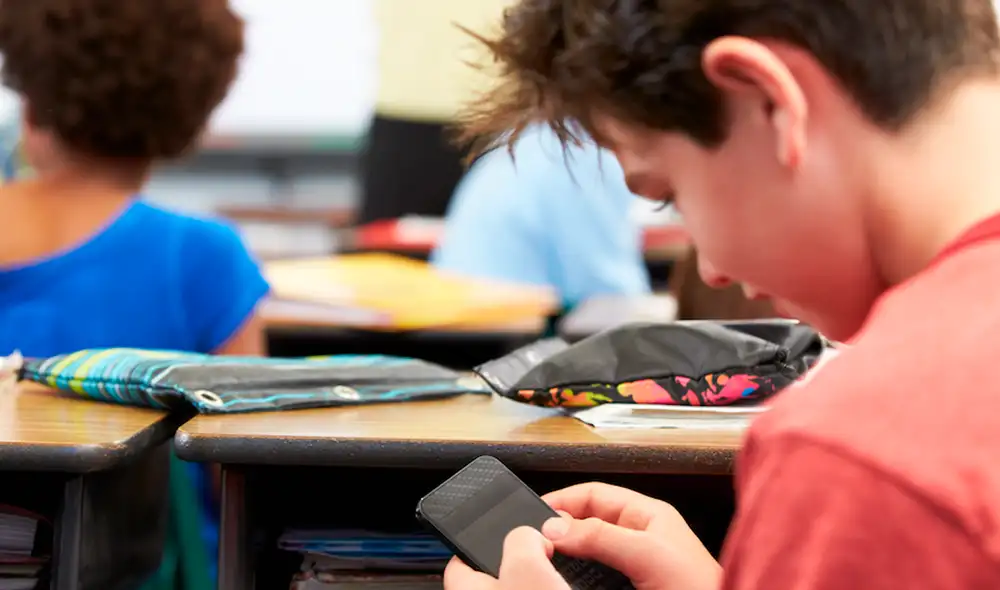 Florida impulsa ley de restricción del uso de celulares en escuelas públicas. Foto: El Aula de Papel Oxford Florida impulsa ley de restricción del uso de celulares en escuelas públicas. Foto: El Aula de Papel Oxford