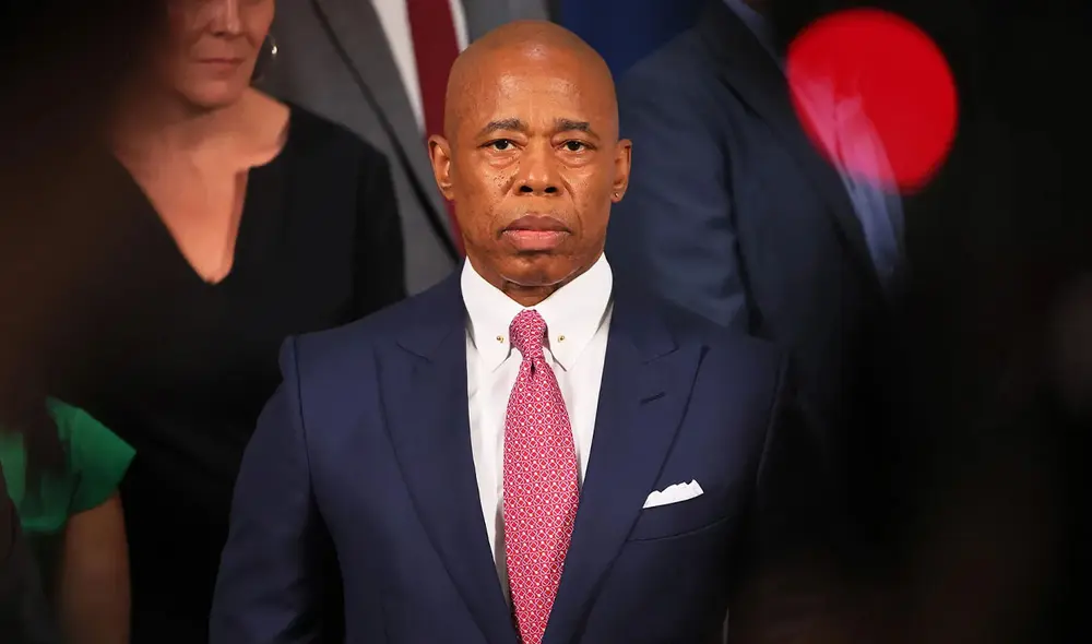 El alcalde de Nueva York, Eric Adams, durante un acto conmemorativo. Foto: The New Yorker