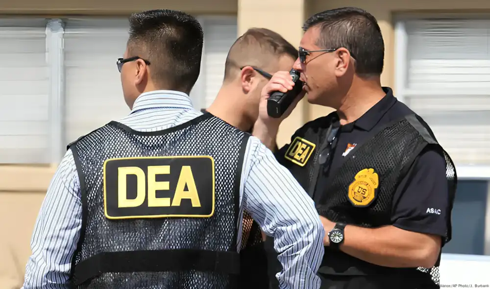 La DEA incautó 182.25 kilogramos de cocaína en Baytown, Texas, durante un operativo conjunto. Tres hombres fueron arrestados con cargos por tráfico de drogas. Foto: composición LR/DW