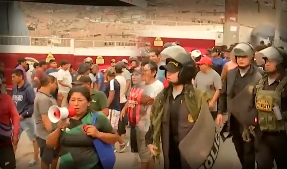 Colectiveros indican que 5 bandas criminales en SJL los extorsionan. Foto: composición LR.