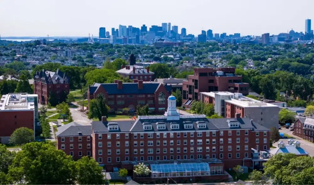 La Universidad de Tufts se ha convertido en uno de los actores más vocales en la defensa de Rümeysa Öztürk.