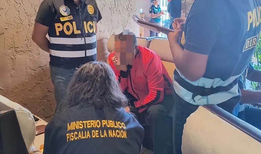 Agente cayó en una cafetería cuando recibía soborno. Foto: PNP.