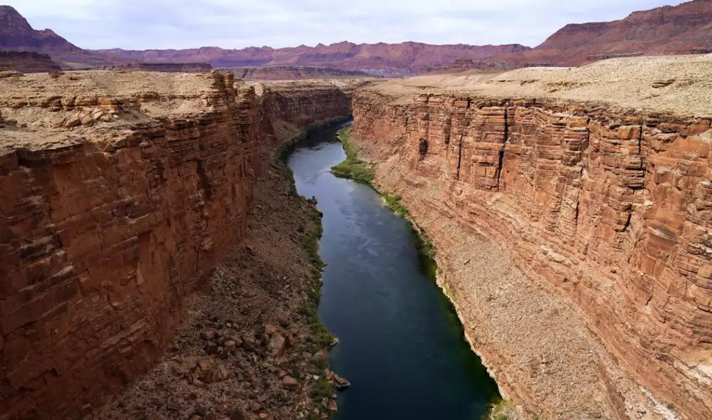 El río Colorado tiene una longitud de aproximadamente 2,330 kilómetros y es vital para el suministro de agua a más de 40 millones de personas en EE. UU. y México. Foto: Los Angeles TImes