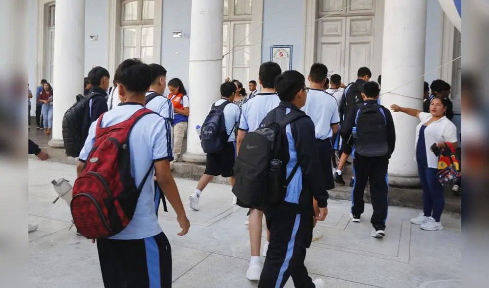 Es importante que tu hijo entienda las consecuencias de no asistir a la escuela. Foto: difusión